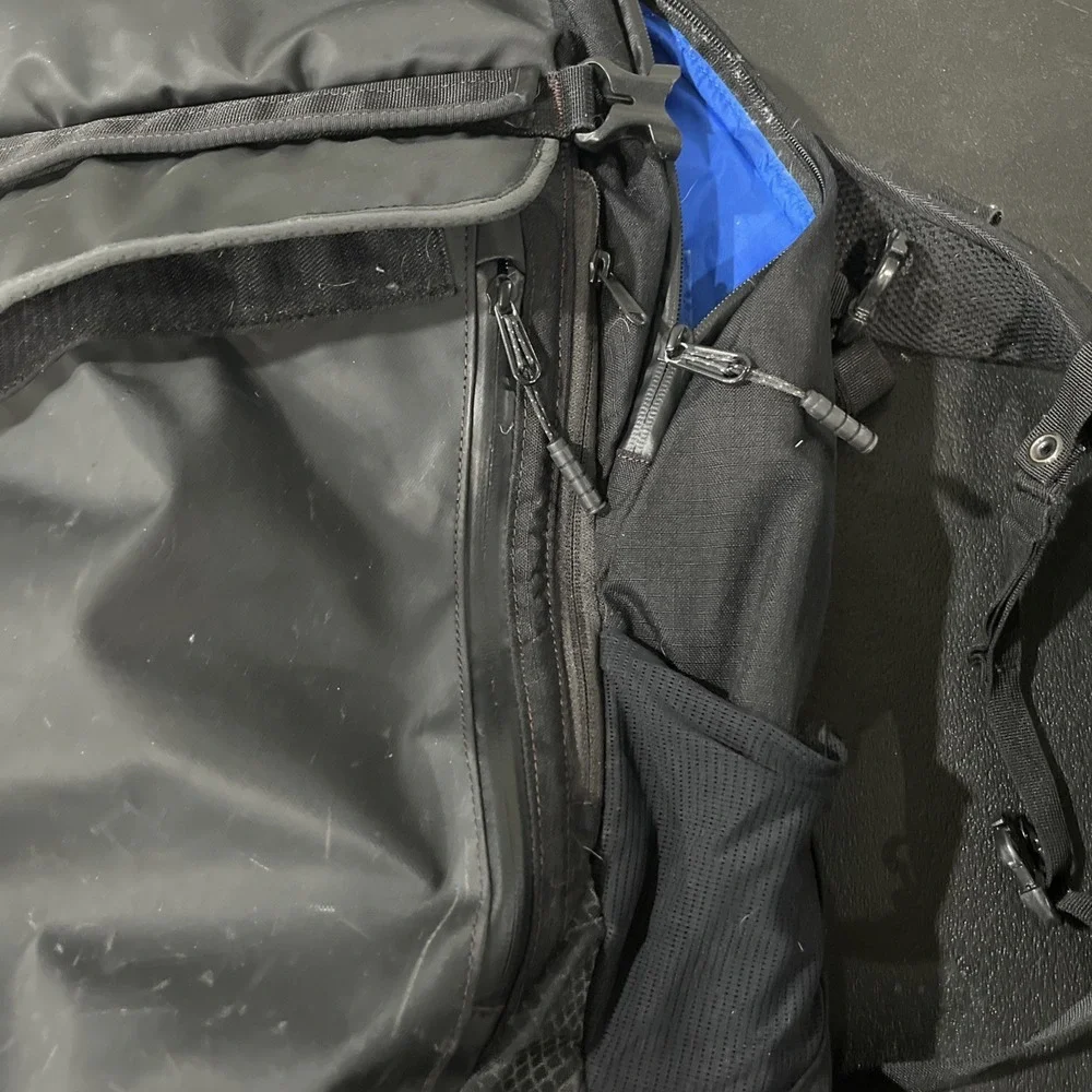 Timbuk2 Especial Medio Backpack Black Cycling Commuter Laptop Bag Expandable